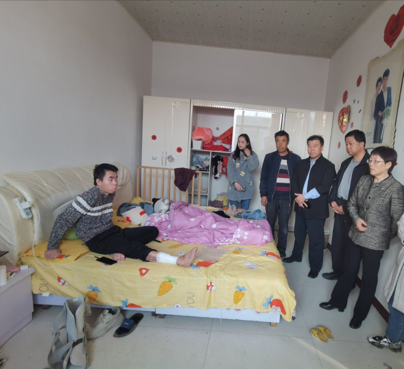 15-10.24防贫对象走访.jpg