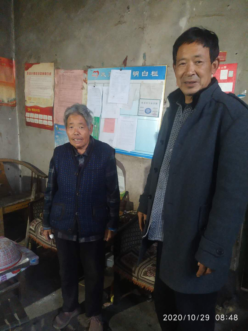 19-走访贫困户.jpg