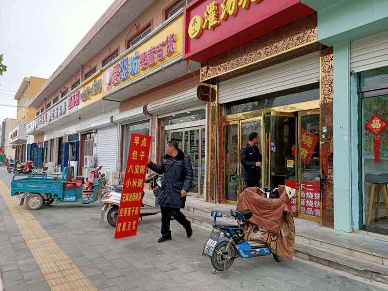 清理店外广告牌.jpg