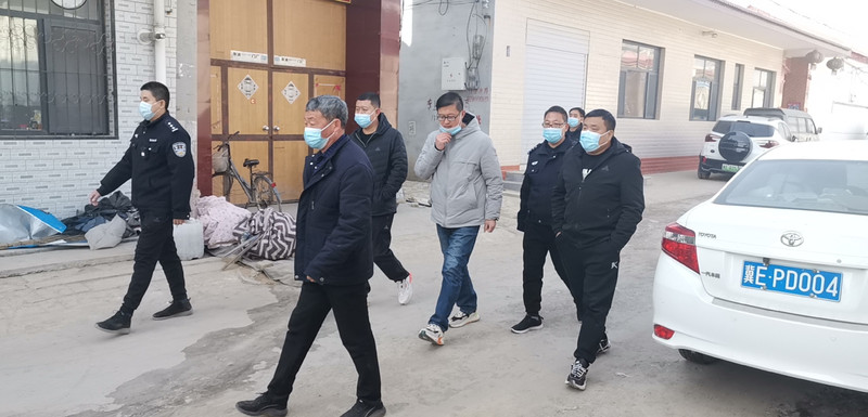 到村巡查疫情防控措施、烟花爆竹存量摸排.jpg