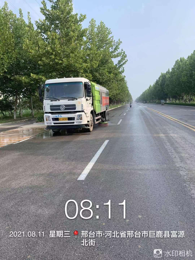 8.11环卫湿扫.jpg